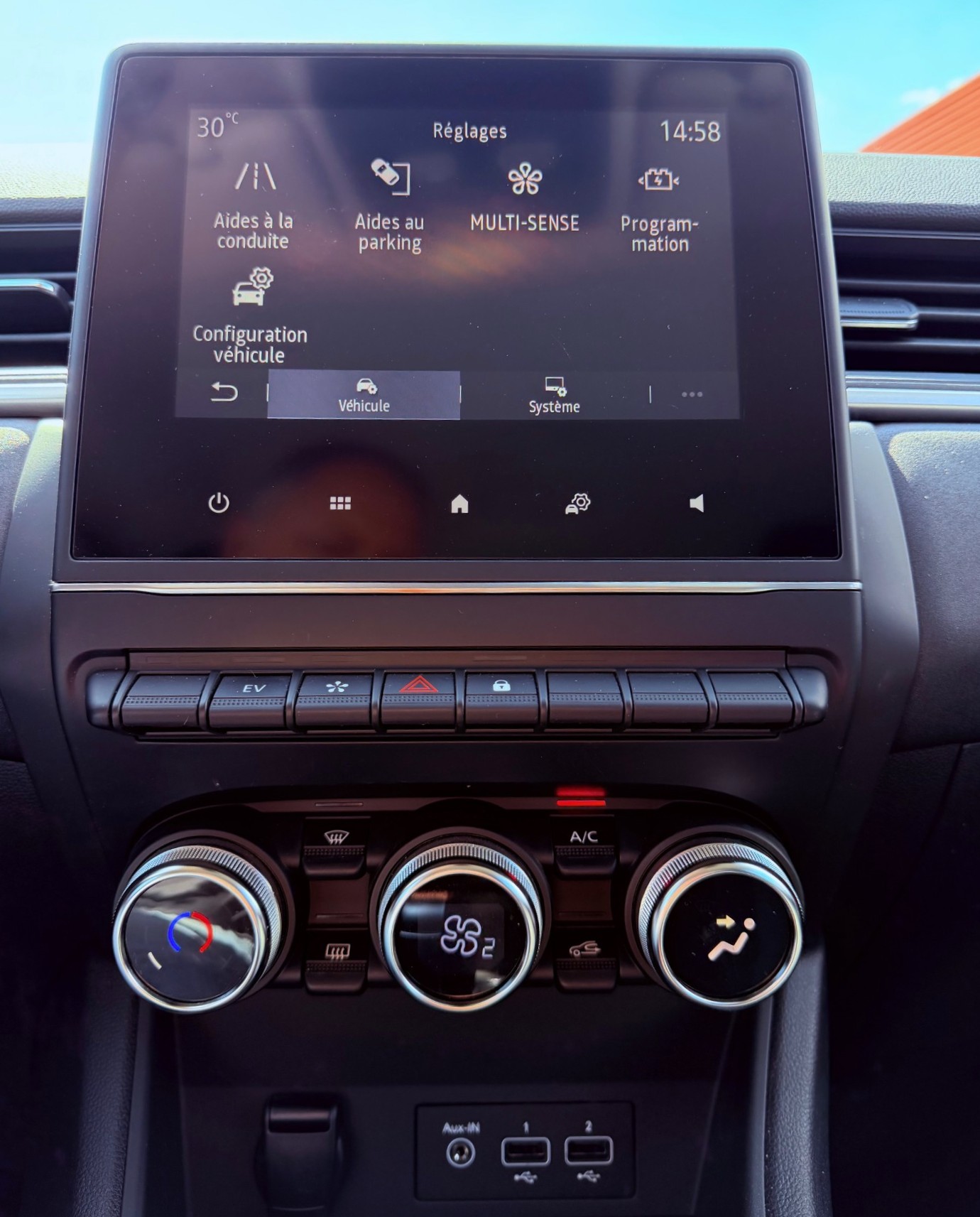 
								RENAULT Captur 1.6 E-Tech Hybride rechargeable 160 ZEN full									