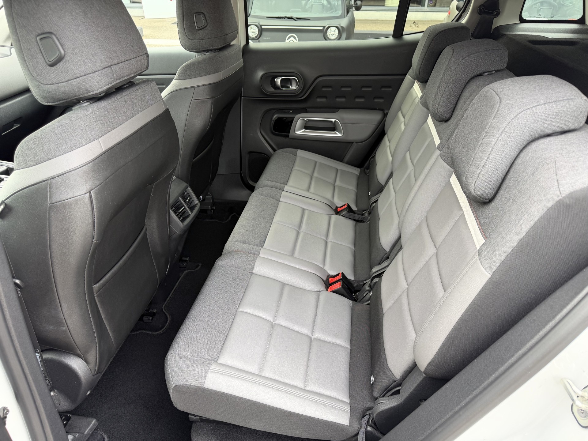 
								C5 Aircross BlueHDi 130 EAT8 SHINE full									