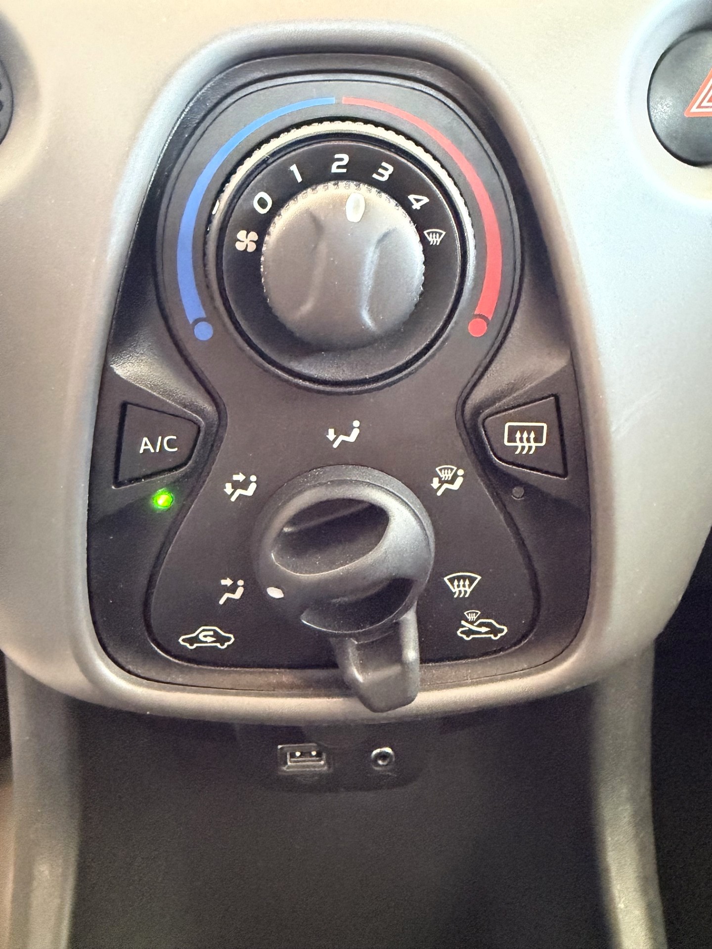
								108 VTi 72 STYLE 5 portes full									