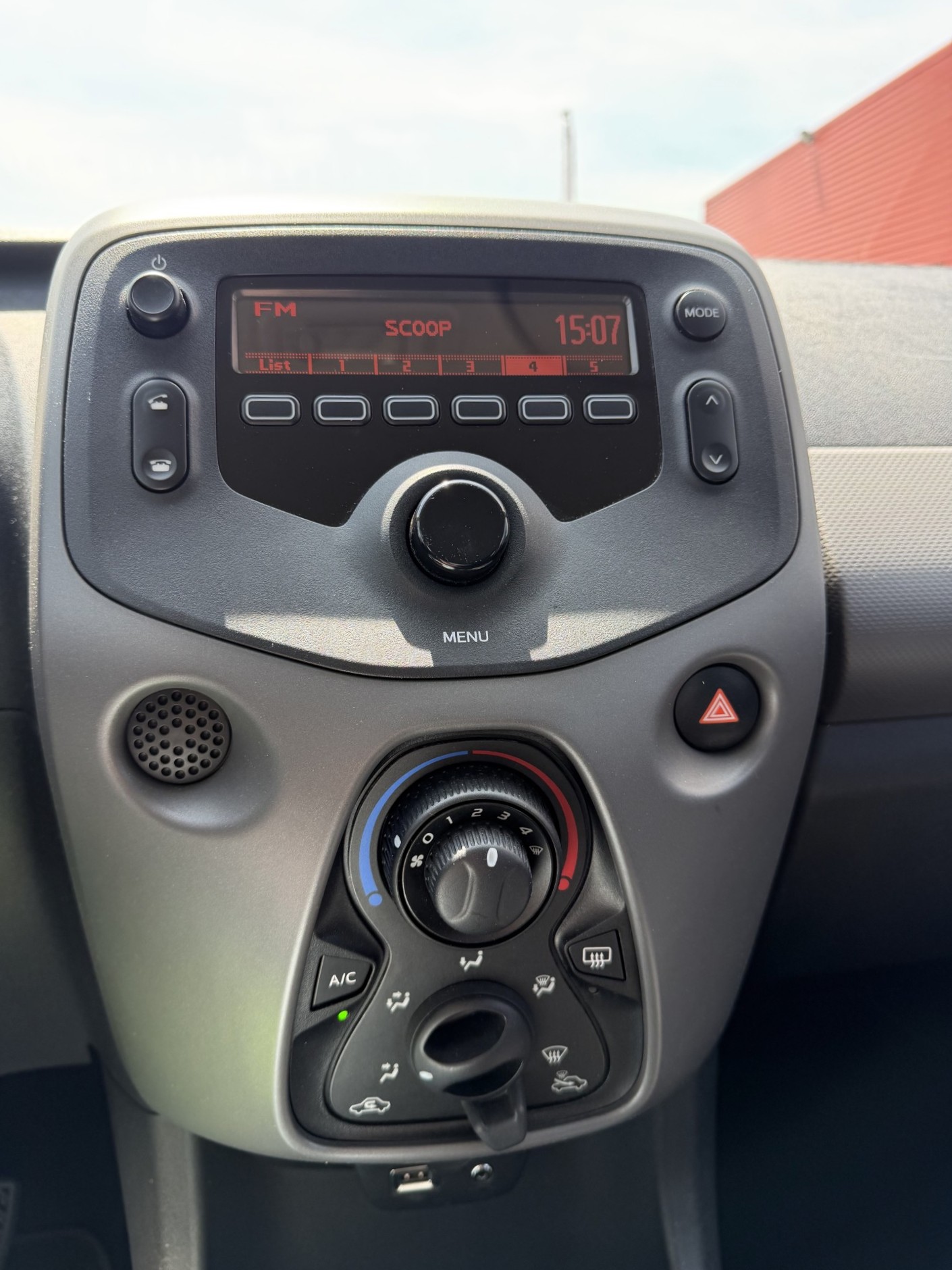 
								108 VTi 72 STYLE 5 portes full									