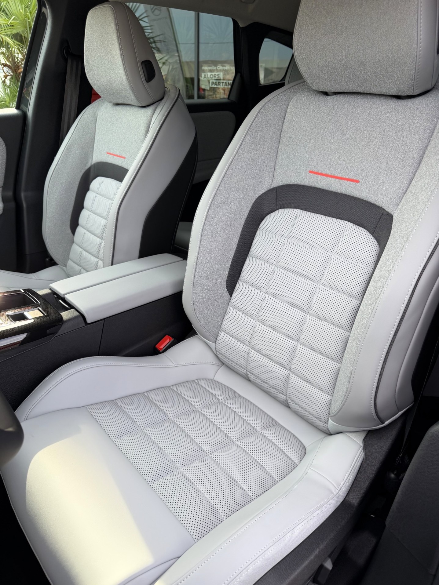 
								Nouveau C5 Aircross 145ch E-DCS6 MAX full									